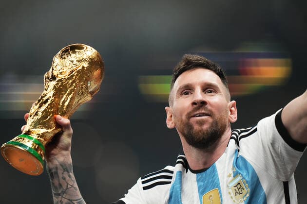 QAT: Argentina v France. FIFA World Cup, WM, Weltmeisterschaft, Fussball Qatar 2022. Final Lionel Messi of Argentina with the World Cup trophy during the FIFA World Cup Qatar 2022 match, Final, between Argentina and France played at Lusail Stadium on Dec 18, 2022 in Lusail, Qatar. Copyright: xBaguxBlancox xPRESSINx WC_221218_345