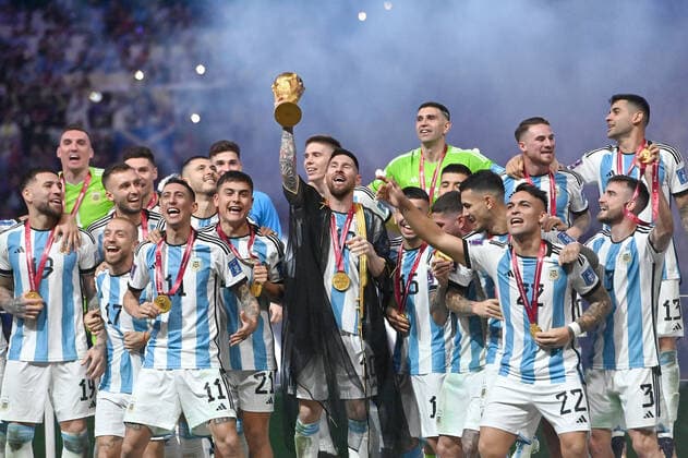 Award ceremony,Lionel MESSI ARG with trophy,cup,trophaee,team photo,team,team photo jubilation,joy,enthusiasm,match 64,FINALE Argentina France 4 2 n E 3 3 on 18 12 2022,Lusail Stadium Football World Cup 20122 in Qatar from 20 11 18 12 2022