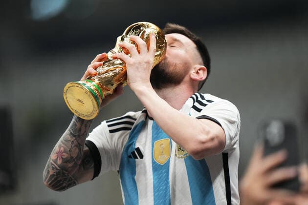 QAT: Argentina v France. FIFA World Cup, WM, Weltmeisterschaft, Fussball Qatar 2022. Final Lionel Messi of Argentina with the World Cup trophy during the FIFA World Cup Qatar 2022 match, Final, between Argentina and France played at Lusail Stadium on Dec 18, 2022 in Lusail, Qatar. Copyright: xBaguxBlancox xPRESSINx WC_221218_338