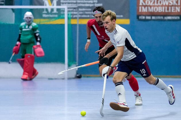 f li Philip Schlageter TSVMH, 10 , Linus Müller MHC, 10 , action, game scene, 18 12 2022, Mannheim Germany , indoor field hockey, 1 Bundesliga Süd, men, TSV Mannheim Mannheimer HC xozx