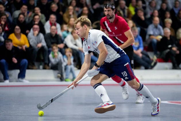 f l Linus Müller MHC, 10 , Philip Schlageter TSVMH, 10 , action, game scene, 18 12 2022, Mannheim Germany , indoor field hockey, 1 Bundesliga Süd, men, TSV Mannheim Mannheimer HC xozx