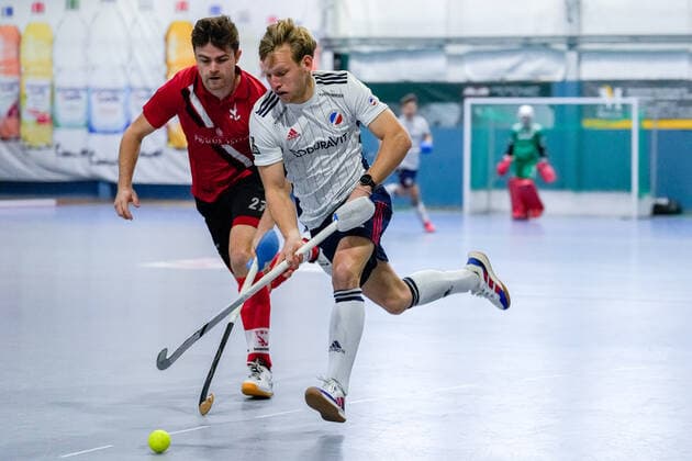 f li Marius Haber TSVMH, 27 , Linus Müller MHC, 10 , duel, duel scene, duel, tackle, tackling, dynamic, action, action, 18 12 2022, Mannheim Germany , indoor field hockey, 1 Bundesliga Süd, men, TSV Mannheim Mannheimer HC xozx