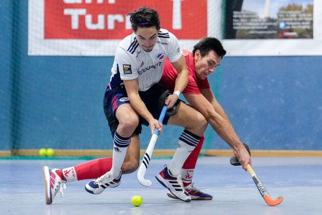 f le Nico Reichert MHC, 29 , Lukas Pfaff TSVMH, 12 , duel, tackle, tackling, dynamic, action, action, 18 12 2022, Mannheim Germany , indoor field hockey, 1 Bundesliga Süd, men, TSV Mannheim Mannheimer HC xozx