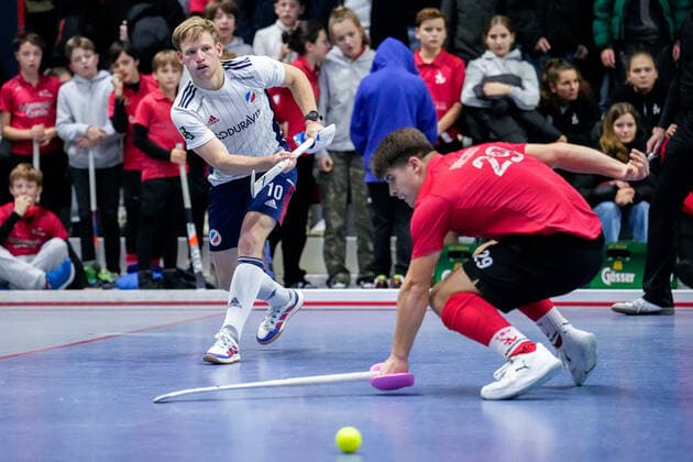 f l Linus Müller MHC, 10 , Philipp Wossidlo TSVMH, 29 , action, game scene, 18 12 2022, Mannheim Germany , indoor field hockey, 1 Bundesliga Süd, men, TSV Mannheim Mannheimer HC xozx