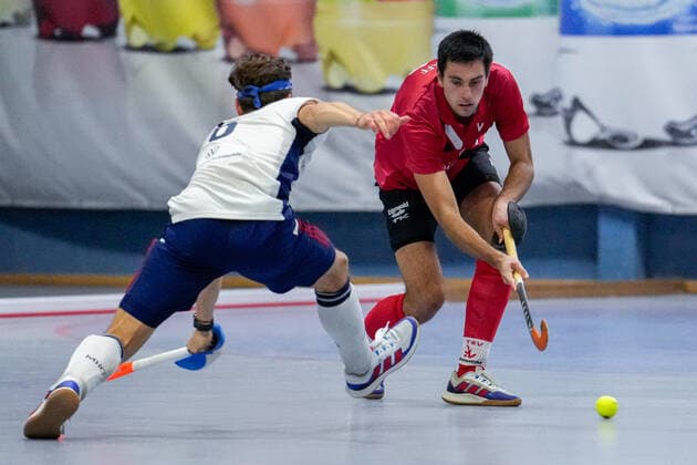 f li Raphael Hartkopf MHC, 6 , Lukas Pfaff TSVMH, 12 , duel, tackle, tackling, dynamic, action, action, 18 12 2022, Mannheim Germany , indoor field hockey, 1 Bundesliga Süd, men, TSV Mannheim Mannheimer HC xozx