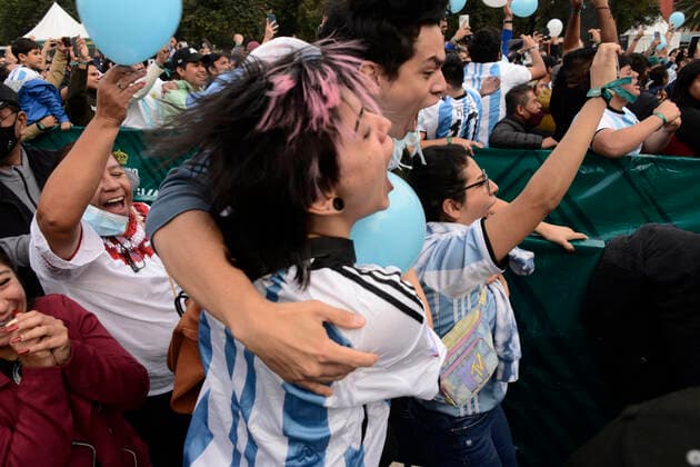Fans Celebrate Argentina As FIFA World Champion December 18, 2022, Mexico City, Mexico: Argentine fans celebrate Argentina as new World Champion of the FIFA World Cup, WM, Weltmeisterschaft, Fussball at the FIFA Fan Fest at the Monument to the Revolution . on December 18, 2022 in Mexico City, Mexico. (Photo by Carlos Tischler Eyepix Group) Copyright: xCarlosxTischler xEyepixxGroupx CT_18122022_84304