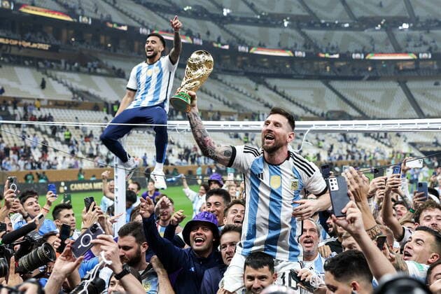 QATAR, LUSAIL - DECEMBER 18, 2022: Argentina captain Lionel Messi (R front), teammates and fans celebrate with the trophy after the trophy ceremony for the 2022 FIFA World Cup, WM, Weltmeisterschaft, Fussball final football match between Argentina and France at Lusail Iconic Stadium. Argentina won 3-3 (4-2) in a penalty shootout. Sergei Bobylev TASS  56489407