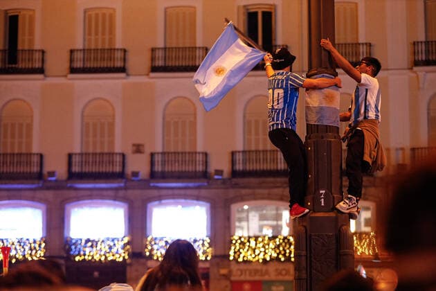 Argentina s supporters celebrate the victory in the Football World Cup Qatar 2022 in the Puerta del Sol of Madrid. December 18, 2022. (2022121819)