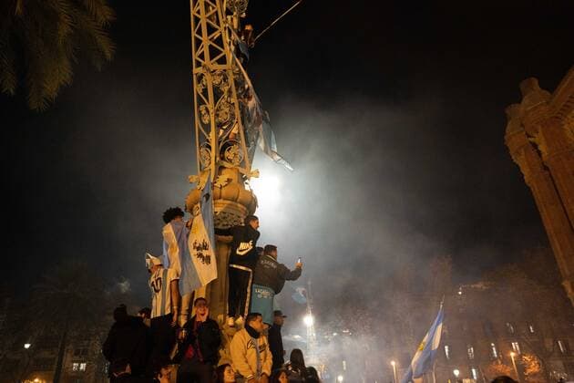 FIFA World Cup 2022, Argentina is World Champion - Fans celebrate in Barcelona