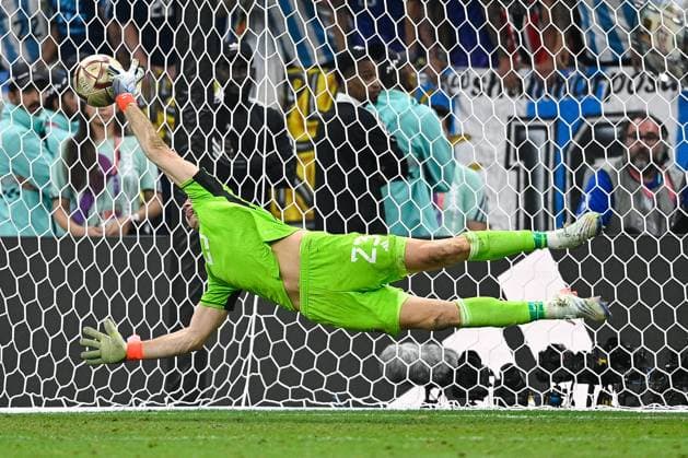 Emiliano Martinez of Argentina QAT, Argentinien vs. Frankreich, Fussball, FIFA, Weltmeisterschaft 2022, Finale, 18.12.2022  Copyright: xEibner-PressefotoxInternational PabloxMoranox EP_BSR 221218_EP_ARG_BSR_3217