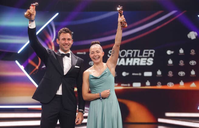 Bilder des Jahres 2022, Sport 12 Dezember Sport Themen der Woche KW50 Baden-Baden , Sportler des Jahres 2022 , von links: Gina Lückenkemper Niklas Kaul *** Baden Baden , Athlete of the Year 2022 , from left Gina Lückenkemper Niklas Kaul