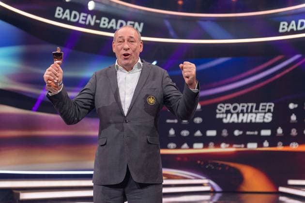 Team of the year Eintracht Frankfurt represented by Peter Fischer, sportsman of the year, awarding the honor in 2022, 18 12 2022, Eibner Pressefoto Sascha Walther sportsman of the year, awarding the honor in 2022, 18 12 2022 Baden Baden. Copyright: xEibner-Pressefotox EP_EER