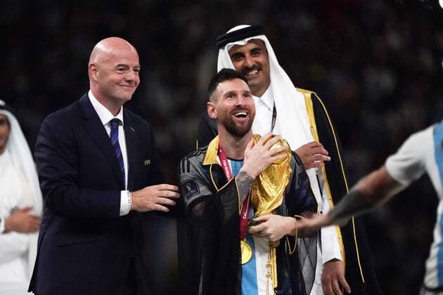 Football , FIFA World Cup 2022, Football World Cup Qatar 2022, Final, Final, Argentina France, Argentina France 18 12 2022, Lusail Stadium Doha Qatar, Lionel Messi, Argentina Award Ceremony with Cup Photo Chai von der Laage FIFA regulations prohibit any use of photographs as image sequences and or quasi video EDITORIAL USE ONLY,