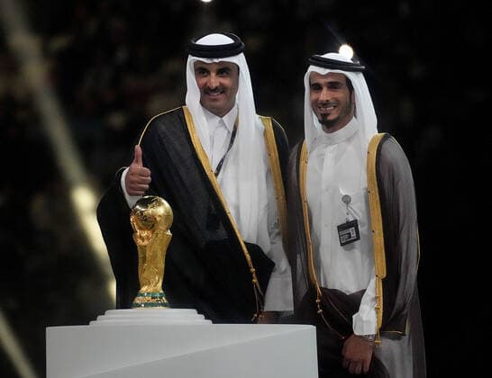 QAT, WM FIFA 2022, Final, Argentina vs France 18 12 2022, Lusail Iconic Stadium, Doha, QAT, WM FIFA 2022, Final, Argentina vs France, in picture Tamim bin Hamad Al Thani, the Emir of Qatar with the World Cup trophy nordphotoxGmbHx xBratic nph00250