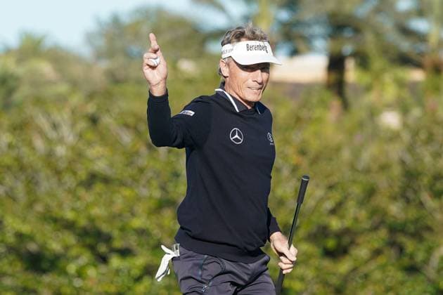 December 18, 2022, Orlando, Florida, USA: Bernhard Langer waves to the gallery after putting the 18th green during the final round of the PNC Championship at The Ritz-Carlton Golf Club. Orlando USA - ZUMAw109 20221218_zap_w109_048 Copyright: xDebbyxWongx