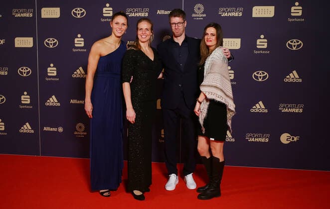 Baden Baden , Athlete of the Year 2022 , from left Xenia Smits Danick Snelder Markus Gaugisch Lena Backhaus SG BBM Bietigheim