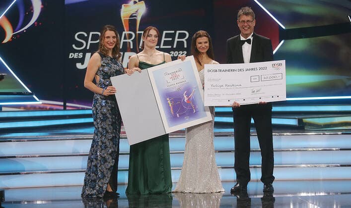 Baden Baden , Athlete of the Year 2022 , Coach of the Year , from left Miriam Welte Margarita Kolosov Julia Raskina Thomas Weikert