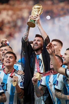 MESSI Lionel World Champion Team Argentina at the award ceremony the World Cup and his team FIFA World Cup 2022 in Qatar Final Argentina France on 18 12 2022 at Lusail Stadium DFL REGULATES PROHIBIT ANY USE OF PHOTOGRAPHS as IMAGE SEQUENCES and or QUASI VIDEO Copyright: xLacixPerenyix