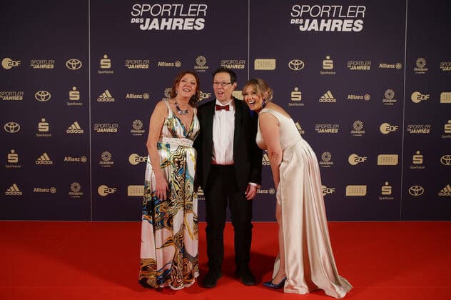 Baden Baden , Sportsman of the year 2022 , Dobbratz family , from left Beate Klaus Debbie