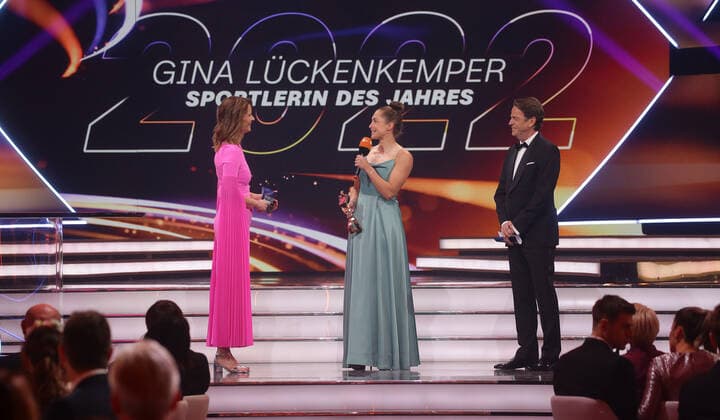 Baden Baden , Sportswoman of the Year 2022 , from left Katrin Müller Hohenstein Gina Lückenkemper Rudi Cerne , Sportswoman of the Year
