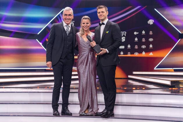 Walter Strohmaier Sparkasse , In the middle Lisa Ressler, wife of the winner Felix Loch, on the right Vladyslav Heraskevych Skeleton rider, Ukraine , Sportsman of the year, awarding the honor in 2022, 18 12 2022, Eibner Pressefoto Sascha Walther Sportsman of the year, awarding the honor in 2022, 18 12 2022 Baden Baden. Copyright: xEibner-Pressefotox EP_EER