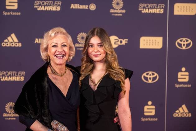 Marika Kilius with Melanie Schäfer, athlete of the year, awarding the honor in 2022, 18 12 2022, Eibner Pressefoto Sascha Walther athlete of the year, awarding the honor in 2022, 18 12 2022 Baden Baden. Copyright: xEibner-Pressefotox EP_EER