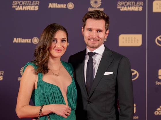 Gesa Krause steeplechaser, left, accompanied by Robert Blumentritt, athlete of the year, awarding the honor in 2022, 18 12 2022, Eibner press photo Sascha Walther athlete of the year, awarding the honor in 2022, 18 12 2022 Baden Baden. Copyright: xEibner-Pressefotox EP_EER