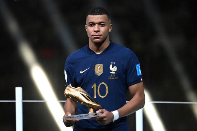 Gewinner der FIFA AWARDS : Kylian MBAPPE (FRA) - GOLDEN BOOT. Pokal,Cup,Trophaee. Spiel 64,FINALE Argentinien - Frankreich 4-2 n.E. (3-3) am 18.12.2022, Lusail Stadium Fussball Weltmeisterschaft 20122 in Katar vom 20.11. - 18.12.2022 *** Winner of FIFA AWARDS Kylian MBAPPE FRA GOLDEN BOOT Cup,Cup,Trophaee Match 64,FINAL Argentina France 4 2 n E 3 3 on 18 12 2022, Lusail Stadium Football World Cup 20122 in Qatar from 20 11 18 12 2022