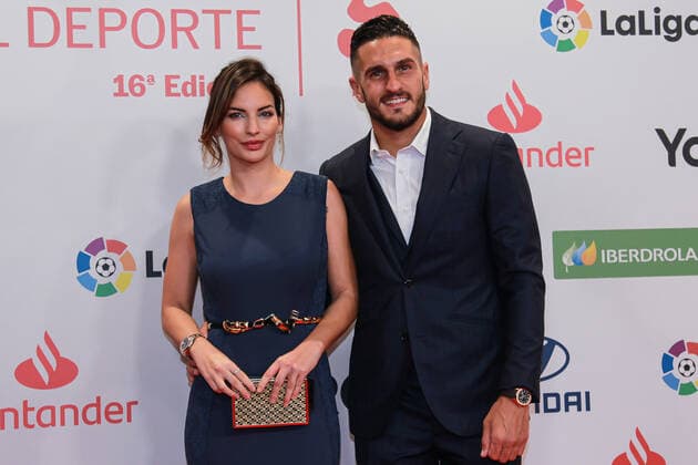 December 20, 2022, MADRID, MADRID, SPAIN: Koke Resurreccion, football player of Atletico de Madrid and his girlfriend, Beatriz Espejel, pose for a photo during the 16th edition of the As Sports Awards at The Westin Palace on December 20, 2022 in Madrid, Spain. MADRID SPAIN - ZUMAa181 20221220_zaa_a181_062 Copyright: xIrinaxR.xHipolitox