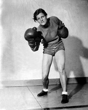 Mildred Didrikson Mildred Babe Didrikson, the famous Olympic champion gets in some boxing exercise during her stay in New York. 19th January 1933. United States  Copyright: xTopFotox 0064025