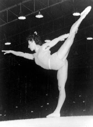 1956 Olympics Melbourne Olympic Games, Olympische Spiele, Olympia, OS 1956 Agnes Keleti of Hungary demonstrating her poise on the balance beam in which she won the gold medal. She also won gold in the parallel bars and in the free standing exercises. 5th December 1956 Australia  Copyright: xTopFotox 0086997