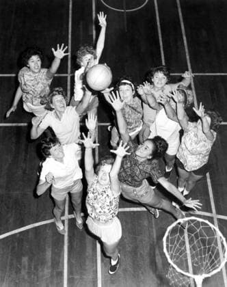 Kiwis play netball. A bird s eye view of members of the New Zealand girls netball team practising at the Regent Street Polytechnic Gymnasium, London. They are here for a seven week tour of Britain. 18th July 1963. New Zealand  Copyright: xTopFotox 0107357