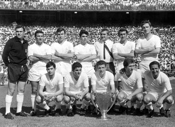 Real Madrid Equipo del Real Madrid con el entrenador (Munoz) Miguel Munoz (trainer) (Back Row, 3rd from right). Spain  Copyright: xTopFotox 0152313