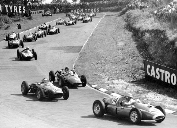 Brands Hatch The scene at Brands Hatch yesterday soon after the start of the Formula I Silver City Trophy Race as the cars begin to spread out from the main pack. World Champion Jack Brabham who won the race is not in the picture 1 August 1960 (14) Roy Salvadori, GB (34)Jim Clark, GB (44) Graham Hill, GB Great  Copyright: xTopFotox 0191835