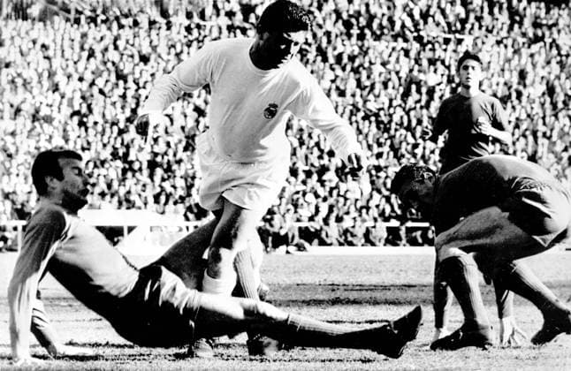 Ferenc Puskas Hungarian exile Ferenc Puskas (in white) who now plays for Real Madrid is pictured in action during a 1962 match between Real Madrid and Oviedo. Spain  Copyright: xTopFotox 0213417