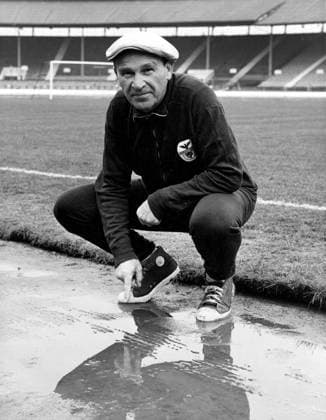 Bela Guttman Bela Guttman, 62-year old Hungarian-born coach of Benfica, officially resigned a few hours before the vital semi-final against Spurs at White Hart Lane. At his West London hotel he said, I have won the European Cup with Benfica and so there is no more for me to conquer. It is time I moved on. Photo shows: Bela Guttman at training at White City. 4th April 1962 Great Britain  Copyright: xTopFotox 0523192