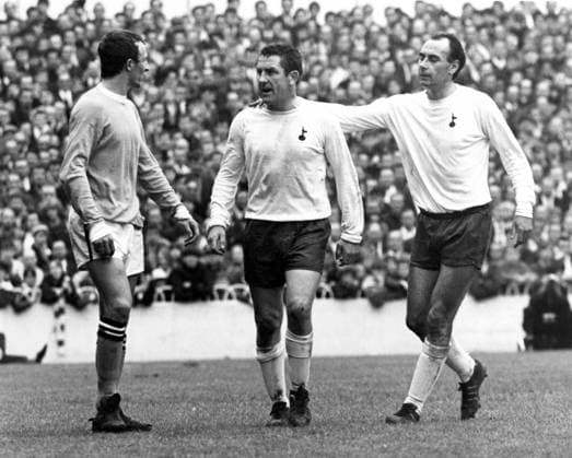 Dave Mackay Tottenham Hotspur v Manchester City Spurs left-winger, Alan Gilzean, appears to be putting a restraining hand on Dave Mackay s shoulder, during the match against Manchester City. Mike Summerbee is the Man City player on the left. 4th May 1968 Great Britain  Copyright: xTopFotox 0530237