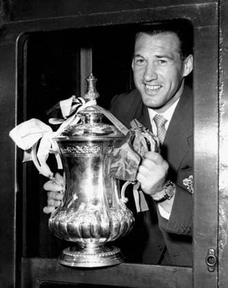 Nat Lofthouse Nat Lofthouse, captain of Bolton Wanderers seen at Euston Station with the F.A Cup which his team won at Wembley. 5th May 1958 Great Britain  Copyright: xTopFotox 0530250