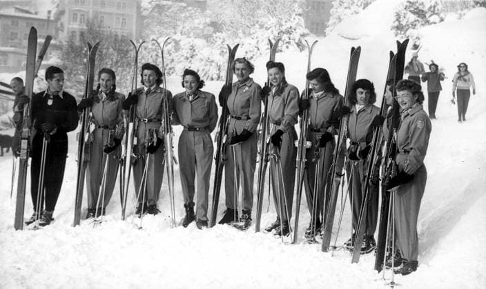 1948 Winter Olympics 1948 Winter Olympics - Switzerland The United States women s ski team wearing for the first time grey Olympic suits. 31st January 1948 United States  Copyright: xTopFotox 0537674