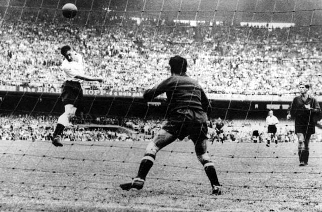 1950 World Cup 1950 World Cup England v Spain. Jackie Milburn heads the ball towards the Spanish goal during England s 1-0 defeat to Spain in Rio de Janeiro United States  Copyright: xTopFotox 0573294