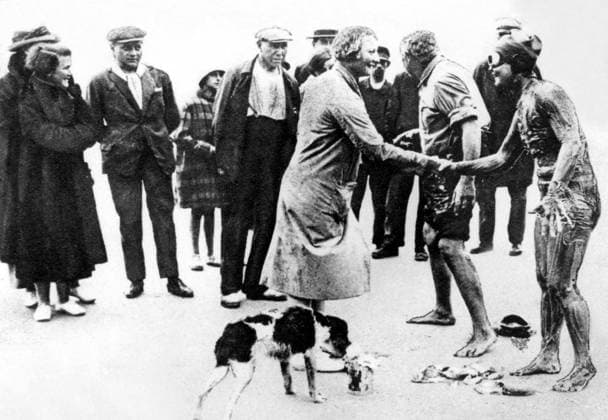 Miss Ederle Miss Ederle, covered in grease over her swimming costume, shakes hands with Miss Cannon before entering the sea, showing Burgess, her trainer between them - 1926 Great Britain  Copyright: xTopFotox 0582816