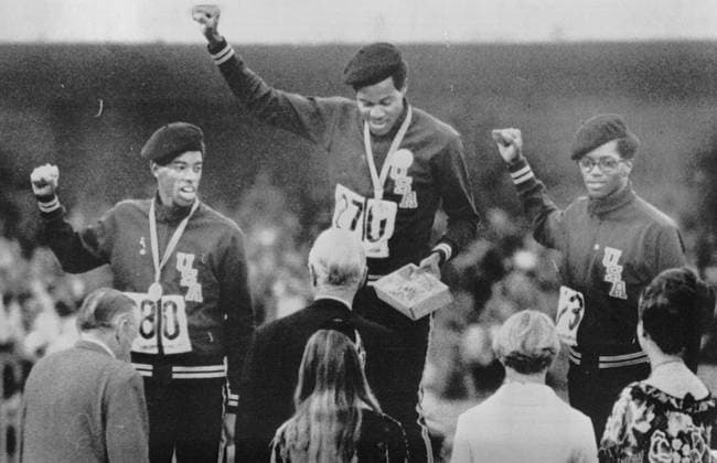 Olympic Medals The trio of United States runners who finished the men s 400 metre run Lee Evans, Gold. Ron Freeman , Bronze and Larry James Silver. The 19th Olympic Games, Olympische Spiele, Olympia, OS 19 October Mexico City 1968 Mexico  Copyright: xTopFotox 0700834