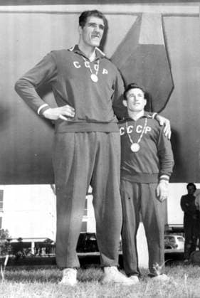 The Short and the Tall Rome: Soviet Team, Krumich of medal winning Basket Ball Team (left) just over 7ft tall and E. Minaev gold medal winner in Featherweight Weightlifting Event at Olympic Games, Olympische Spiele, Olympia, OS in Rome. 11 September 1960 Italy  Copyright: xTopFotox 0721074