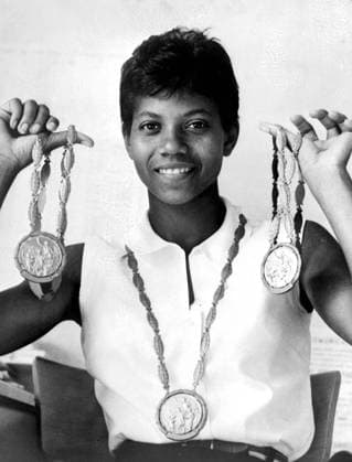 PALUPI Rome: America s Wilma Rudolph holds up her three gold medals she won during the 1960 Olympic Games, Olympische Spiele, Olympia, OS for winning the 200 metres, 100 meters and 4 x 100 meters Relay Event. 9 September 1960 United States  Copyright: xTopFotox 0848014