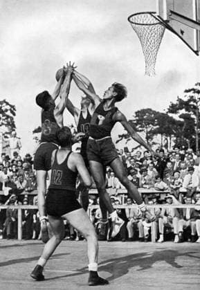 Olympic basketball 1936 Olympics, Berlin - Action shot as the Philippine and Mexican basketball players compete. (Eine prachtige Kampfszene aus dem Basketballspiel Philippinen gengen Mexiko.) TopFoto Germany  Copyright: xTopFotox 1061706
