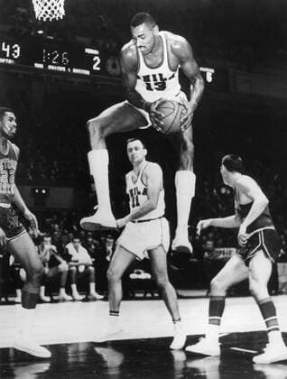 Wilt Chamberlain Wilt Chamberlain Pictured playing for Philadelphia against Detroit at Madison Square Gardens, New York. His team mate Paul Azirin can be seen under his legs. 1962 United States  Copyright: xTopFotox 1078036