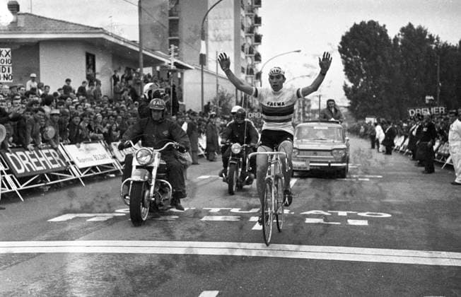 PALUPI Belgium s Eddy Merckx crosses the finishing line to win the first stage of the Tour of Italy ( Giro d Italia ) Novara , Italy 23 May 1968 Italy  Copyright: xTopFotox 1410145
