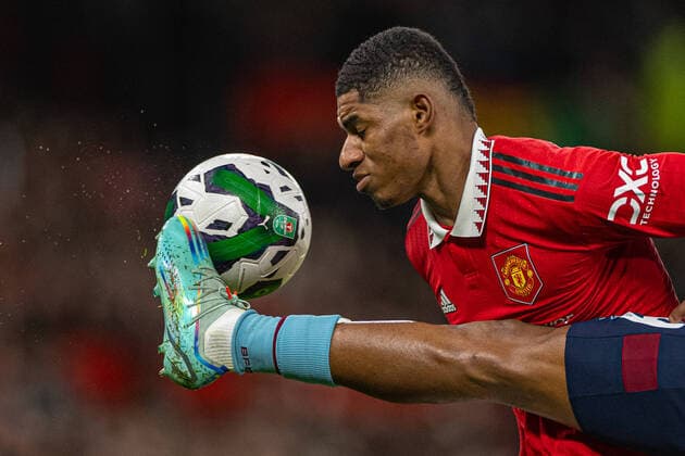 IMAGO Iconic Moments, Fußball IMAGO Iconic Moments, Fußball Bilder des Jahres 2022, Sport 12 Dezember Sport Themen der Woche KW51 Sport Bilder des Tages Football - Football League Cup - 4th Round - Manchester United, ManU FC v Burnley FC MANCHESTER, ENGLAND - Wednesday, December 21, 2022: Manchester United s Marcus Rashford (L) is challenged by Burnley s Ian Maatsen during the Football League Cup 4th Round match between Manchester United FC and Burnley FC at Old Trafford. MANCHESTER Old Trafford GREATER MANCHESTER ENGLAND  Copyright: xDavidxRawcliffex P2022-12-21-Man_Utd_Burnley-17