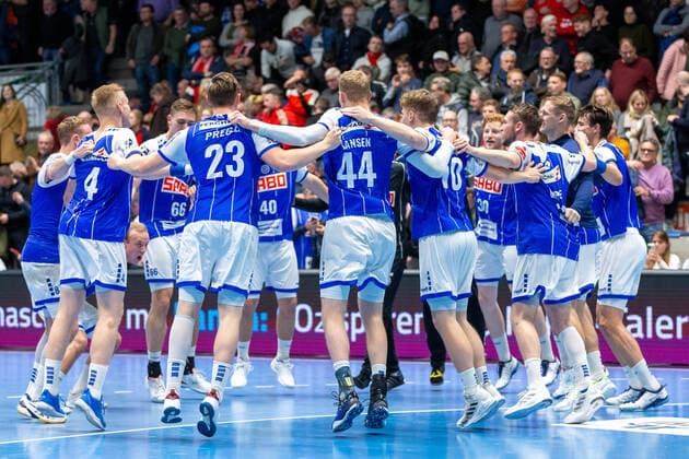 Sport Themen der Woche KW51 Sport Bilder des Tages Siegesjubel bei VfL Gummersbach GER, ASV Hamm-Westfalen vs. VfL Gummersbach, Handball, DHB-Pokal, Achtelfinale, Spielzeit 2022 2023, 21.12.2022 GER, ASV Hamm-Westfalen vs. VfL Gummersbach, Handball, DHB-Pokal, Achtelfinale, Spielzeit 2022 2023, 21.12.2022 Hamm *** Victory jubilation at VfL Gummersbach GER, ASV Hamm Westfalen vs VfL Gummersbach, Handball, DHB Pokal, Achtelfinale, Spielzeit 2022 2023, 21 12 2022 GER, ASV Hamm Westfalen vs VfL Gummersbach, Handball, DHB Pokal, Achtelfinale, Spielzeit 2022 2023, 21 12 2022 Hamm Copyright: xEibner-Pressefotox xJanxStrohdiekx EP_EER