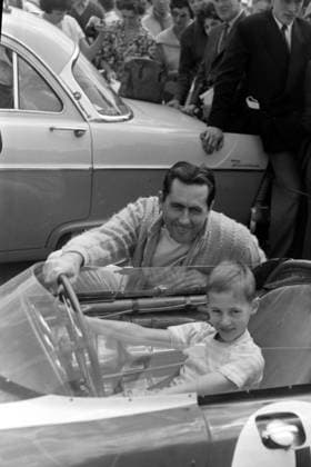DRIVER JACK BRABHAM WITH SON GEOFFREY AT BRITISH GRAND PRIX IN SILVERSTONE 16 JULY 1960  Copyright: xTopFotox IPU397025